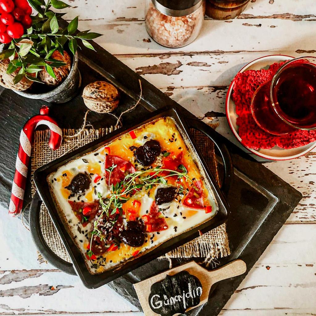 Lava Cast Iron Square Skillet. Dual Handle, With Wooden Platter  12X12cm.