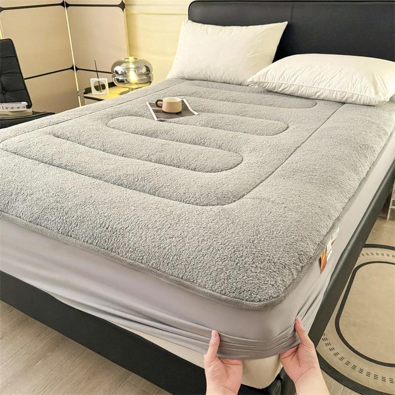 

2024 мягкий утолщенный матрас из овечьей шерсти однотонный теплый матрас с постоянной температурой, пригодный для машинной стирки, пылезащитный чехол 150x200cm 1pc