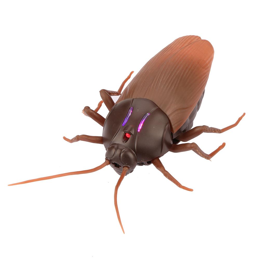 Remote Control Cockroach Toy Fake Crawling Prank Gadget for with Infrared Control for Halloween Christmas Day