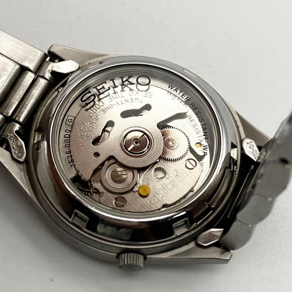 Used In good working condition SEIKO automatic men's wristwatch navy dial back skid