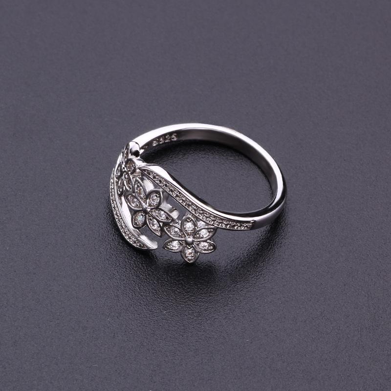 Hecheng Adjustable Diamond Flower Index Ring