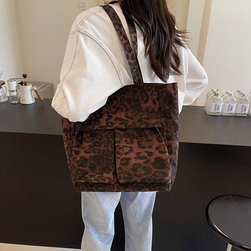 Large Capacity Tote Bag Women's Lightweight Leopard Print Shoulder Bag