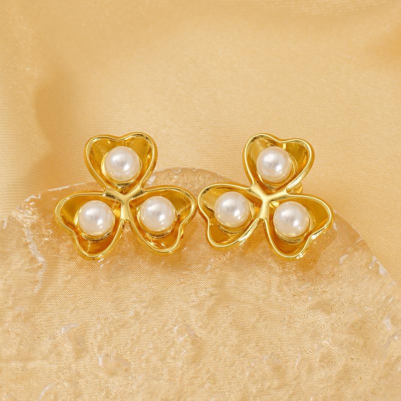 2026 Pearl Earrings Women's Versatile High-end Temperament Fashion Flower Stud Earrings Jewelry
