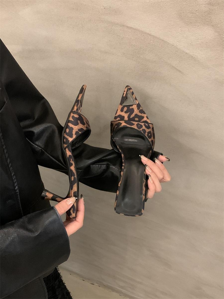 

French niche pointed-toed cool slippers outside women s shoes 2025 new summer with skirt leopard print high-heeled sandals 34 цветной печати леопарда
