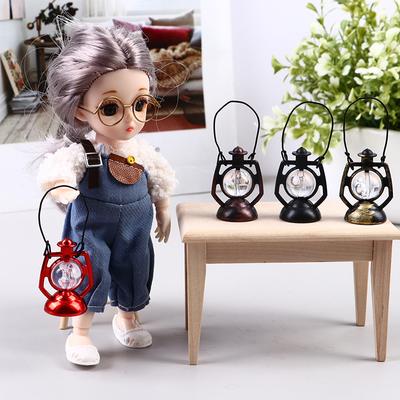 1:12 Miniatura Domku dla Lalek Retro Lampa Naftowa Latarnia Lampa Naftowa Z Uchwytem Dekor Zabawka