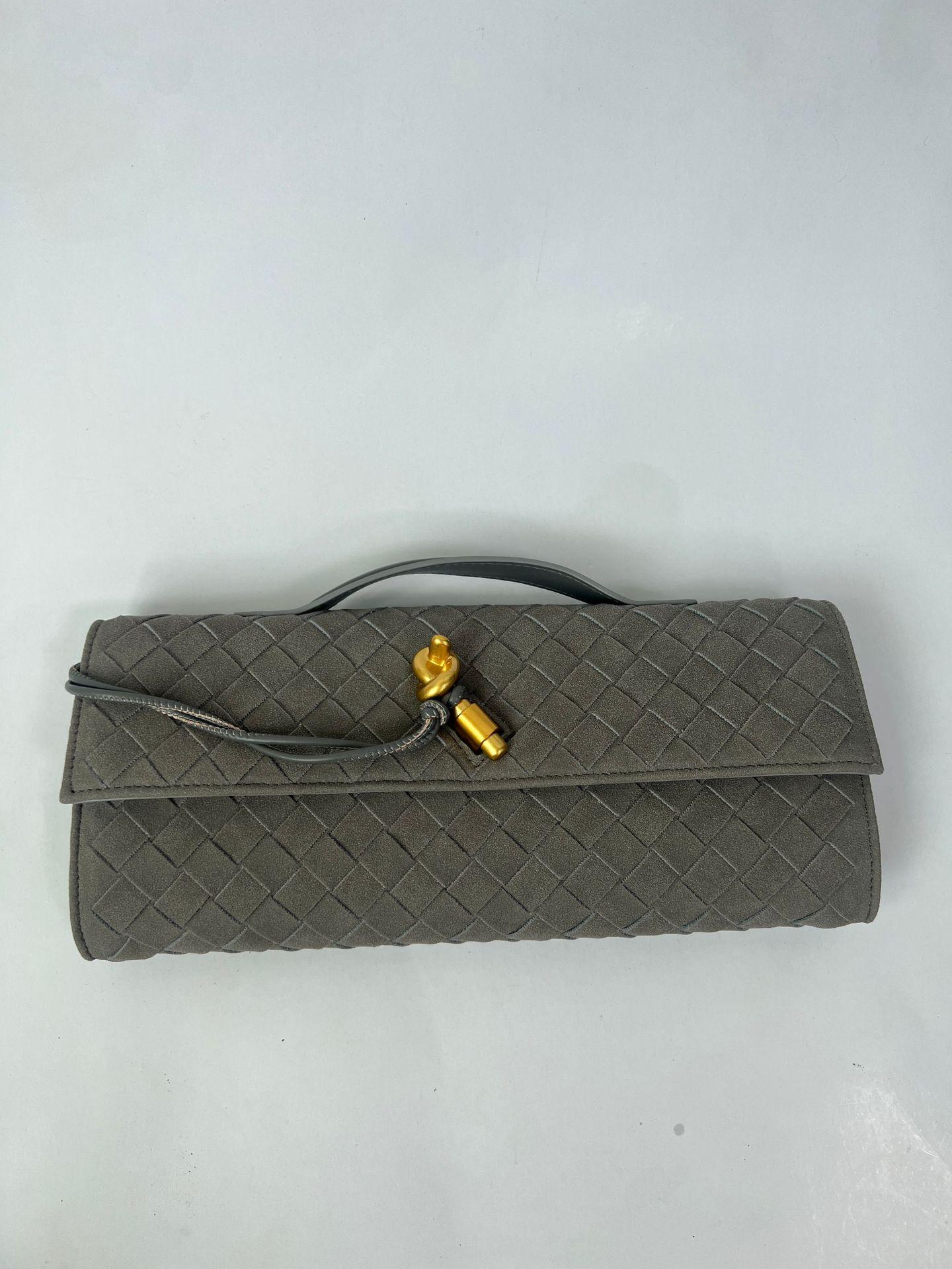 2024 Осень/Зима Матовая плетеная вечерняя сумка Andiamo, Европейский и американский стиль, ручная, на длинной булавке 34*14*7 cm серый