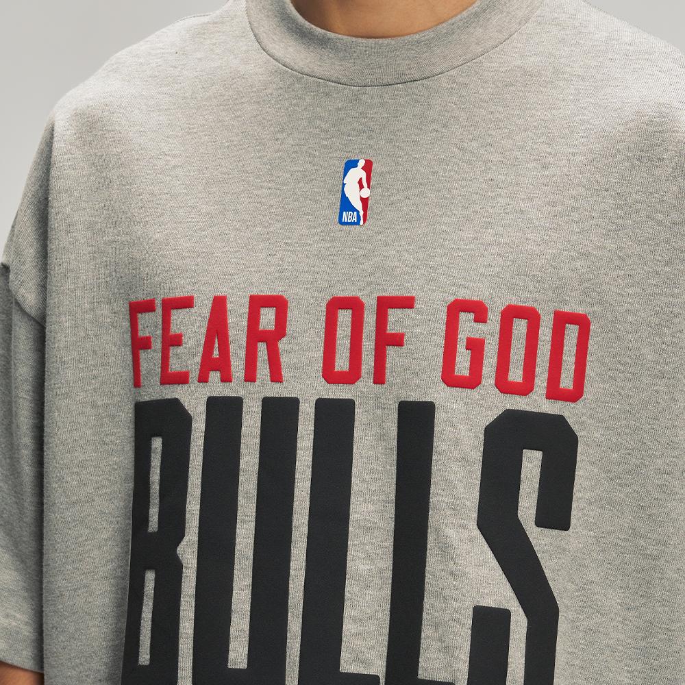 Fear of God Essentials Bulls 90s Tee Concrete Heather Men Tops Grey 125NB252006F