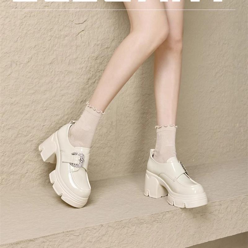 

Модные женские туфли на высоком каблуке с кристаллами и роскошной платформой из кожи. 2025. Тренд осени. Новые модные босоножки с пряжками. Уютные элегантные туфли. 40