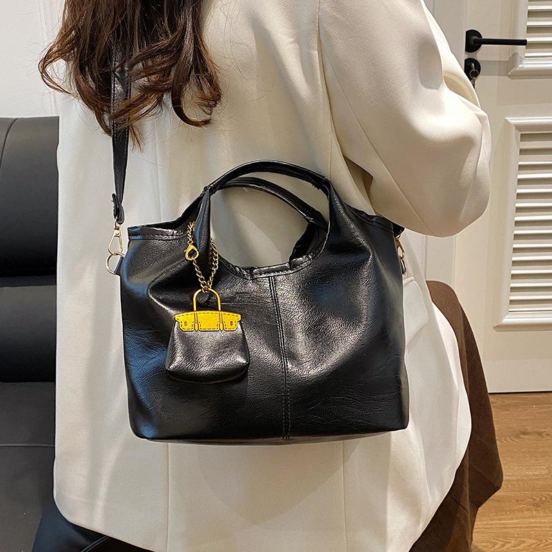 Niche Design Bucket Bag Women's 2025 New Autumn Retro Fashion Foreign Style Fashion Handbag Messenger Bag