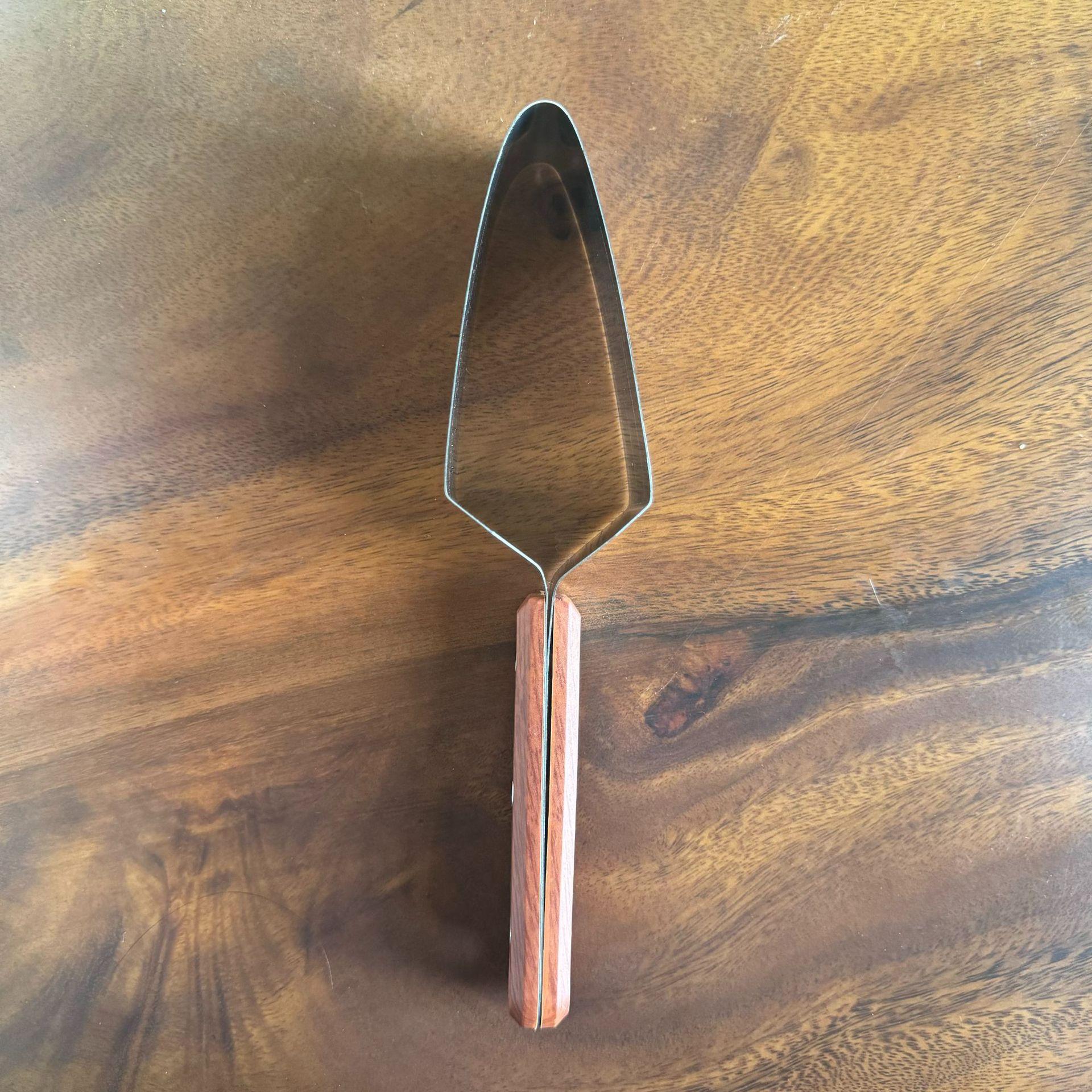 

Разделитель для фруктов из нержавеющей стали 430 Треугольный нож для арбуза и дыни с деревянной ручкой Watermelon Cutter