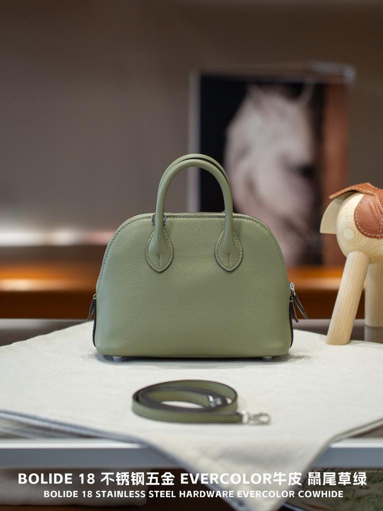 Mini Bolider 18 cm ungefütterte Schultertasche aus handgefertigtem Leder mit handgefertigtem Schulterriemen aus Evercolor-Leder