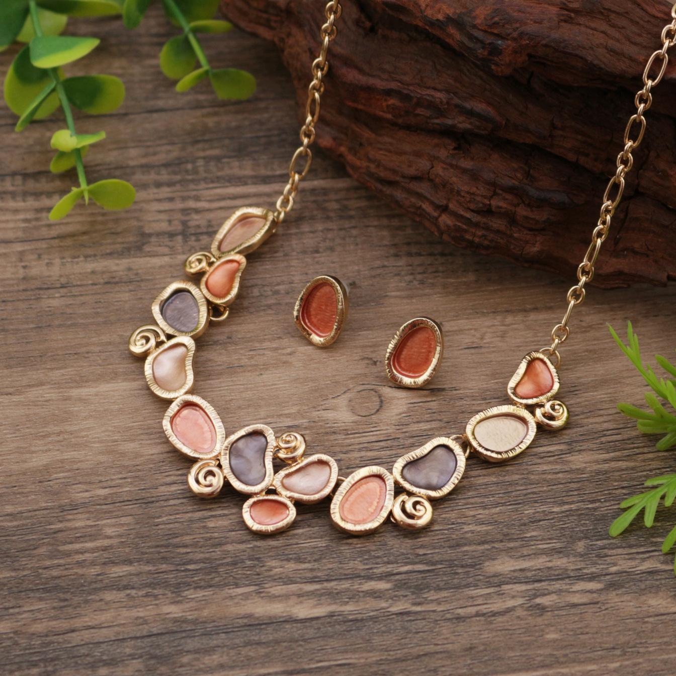 

Новый набор овальных серег-гвоздиков и ожерелья с эмалью, женские простые и универсальные геометрические овальные серьги-гвоздики и ожерелье