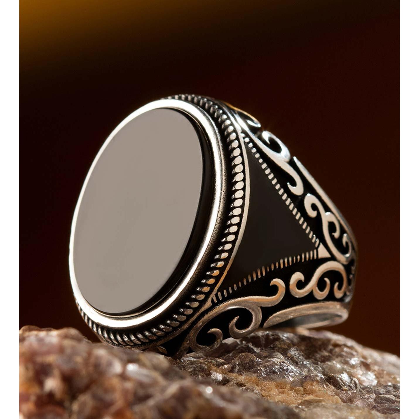 

Овальная модель мужское кольцо с черным ониксом