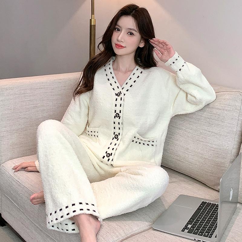 

Women s Thickened Fleece Pajamas Set for Autumn/Winter – Warm, Soft Home Wear One Size (up to 150 lbs)