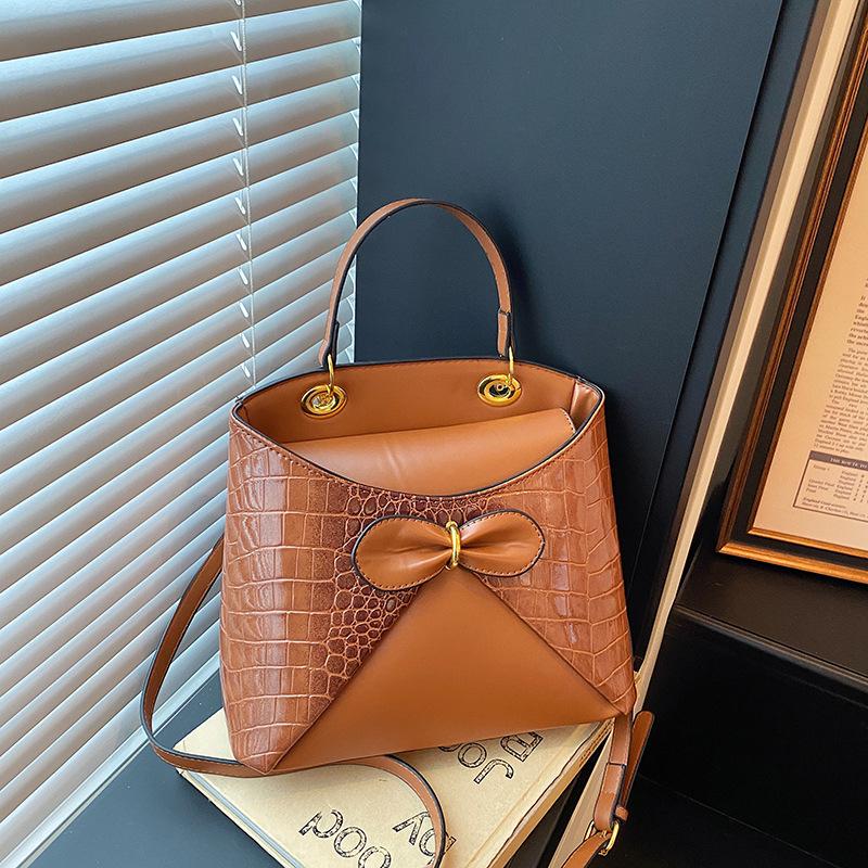 Small-scale Design Handbag - Crocodile-pattern Bucket Bag - Elegant Commuter Single-shoulder Crossbody Bag