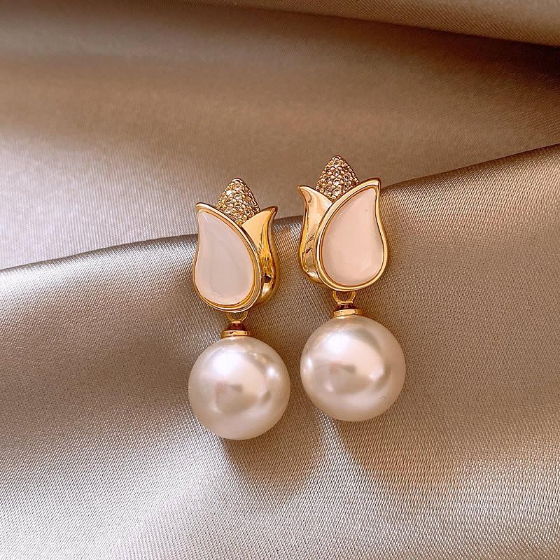 Tulip Flower Pearl Stud Earrings French Sweet Simple Elegant Earrings Fashion Light Luxury High Sense Earrings