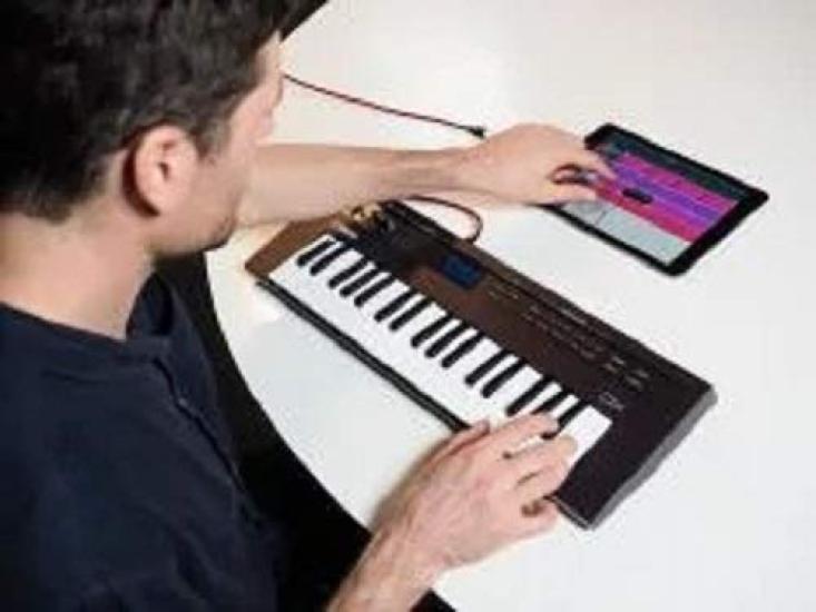 The Yamaha Reface CP Synthesizer Features Speakers and Battery Enabling It Boasts a Sound Source Sound Designed for Superior Sound Built-in Power,