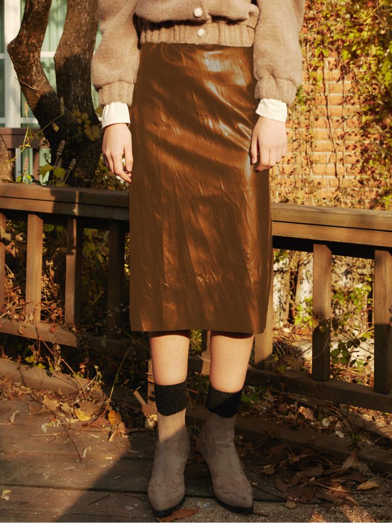 Ililoguseutyudio A3 Wrinkle Leather Skirt_Br