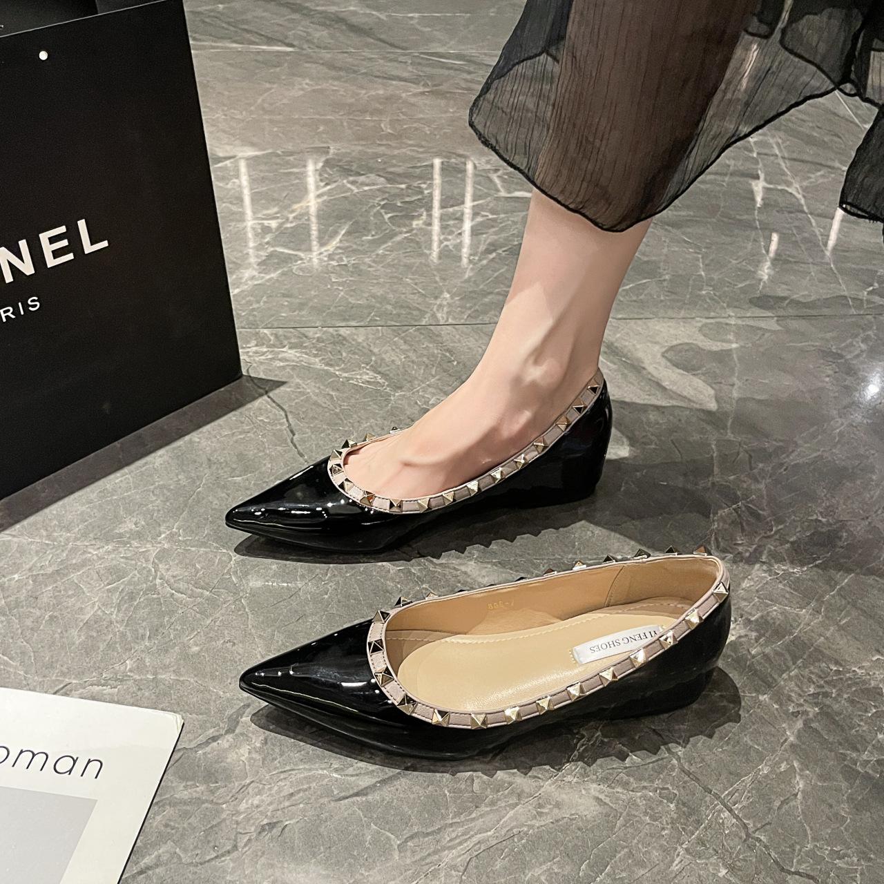 

2025 лето новые неглубокие заклепки легкая роскошь темперамент мягкая кожа универсальные удобные с внутренней высотой увеличивающей рост большой размер нежные одинарные туфли женские 42