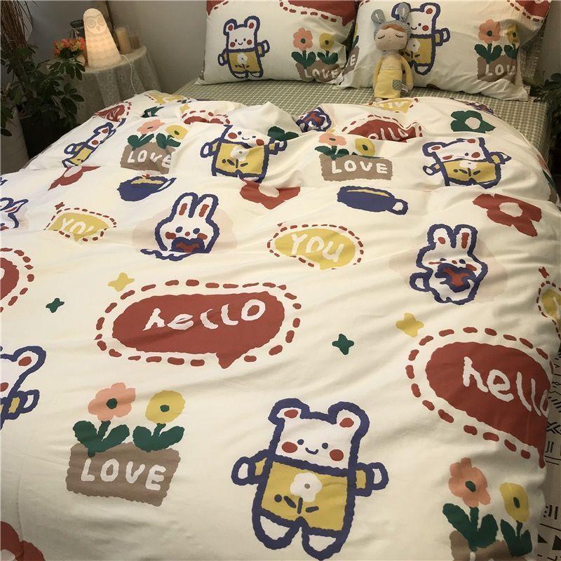 Modrý kostkovaný jahodový medvěd Čtyřdílný povlak na přikrývku Prostěradlo pro ubytovnu Třídílné povlečení