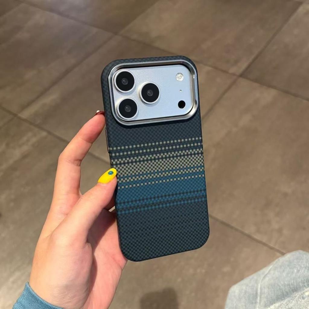 Compatible with The IPhone 18 Case, Carbon Fiber Magnetic Kevlar Red Snake Scepter, and Ultra-thin Hard Protective Case for IPhone 17