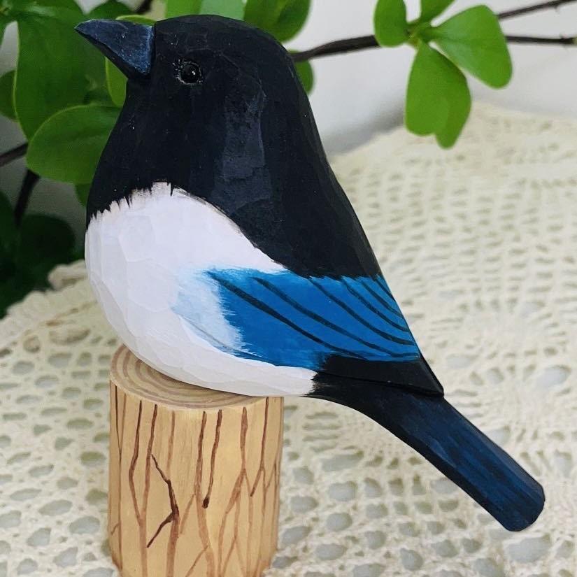 Wooden Craft Bird Figurine With Modern Minimalist Style For Living Room Decor Or Gift