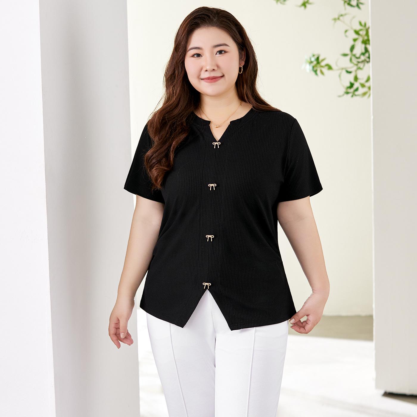 

Plus Size Women s Black V-Neck Short Sleeve Summer Top with Bow, Button Detail, Slimming Slit Hem & Vertical Stripes, 2026 Collection 6XL [95-105 kg] чорний