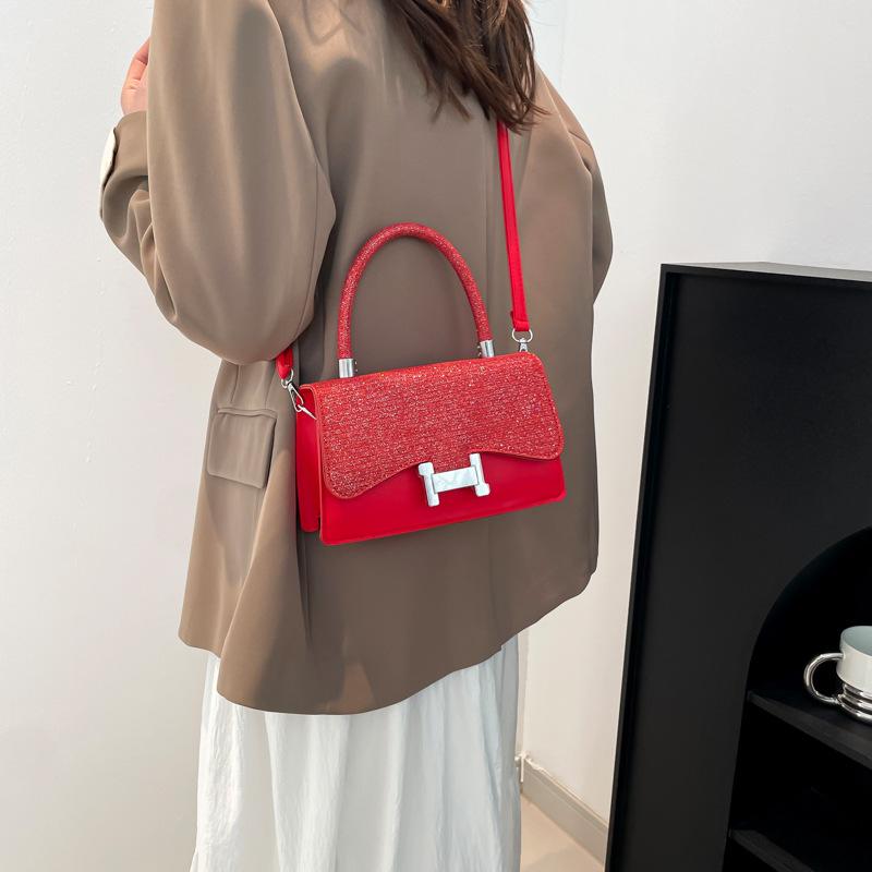 2025 New Niche Design Messenger Bag Autumn and Winter Versatile Fashion Women's Bag Simple Commuter Foreign Shoulder Bag