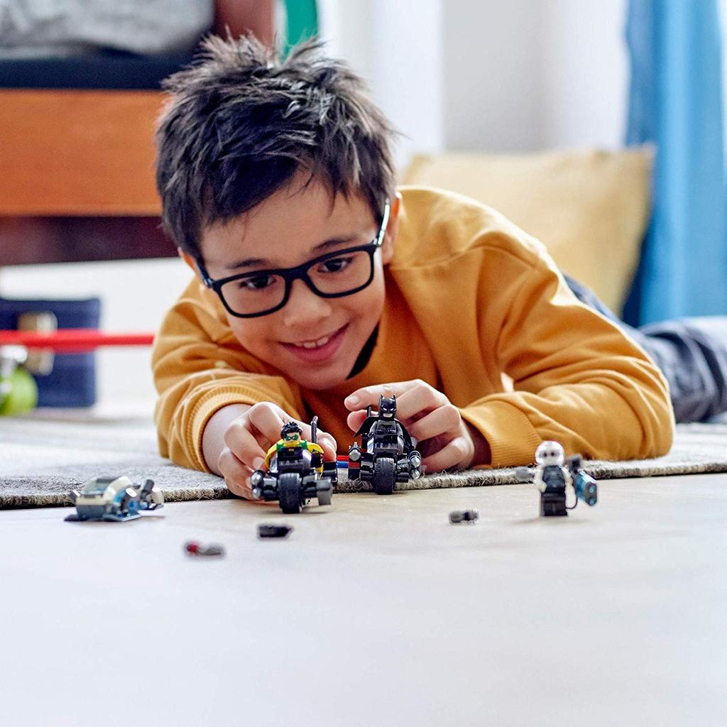 LEGO Super Heroes Freeze und Batcycle Battle 76118 Block Toy Boys Mr. (TM)