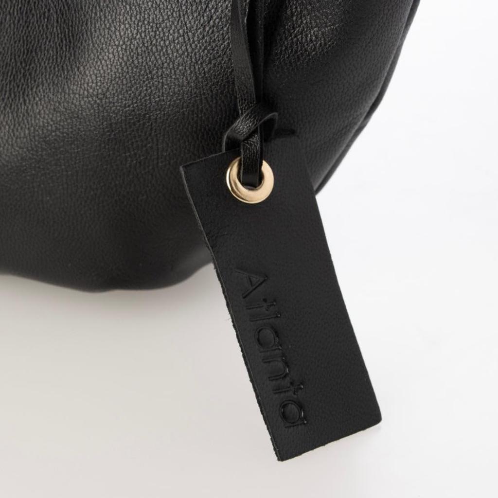 Leichte Ziegenleder Halbmond-Schultertasche