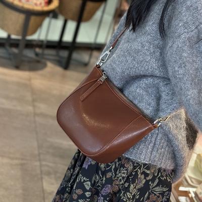 Läder Nisch Ko-hud Damväska, Enkel Axelväska Crossbody, Populär, Lätt Lyxig Design, Mångsidig och Trendig Damväska