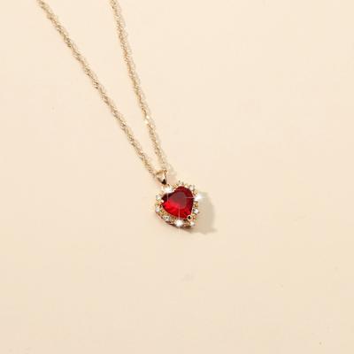 Women Necklace Shiny Rhinestone Luxurious Heart Shape Eye-catching Women Pendant for Prom