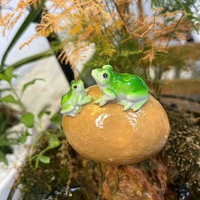 Miniature Frog Statue Garden Decoration Realistic Looking Weather-Resistant Outdoor Animal Frog Figurine