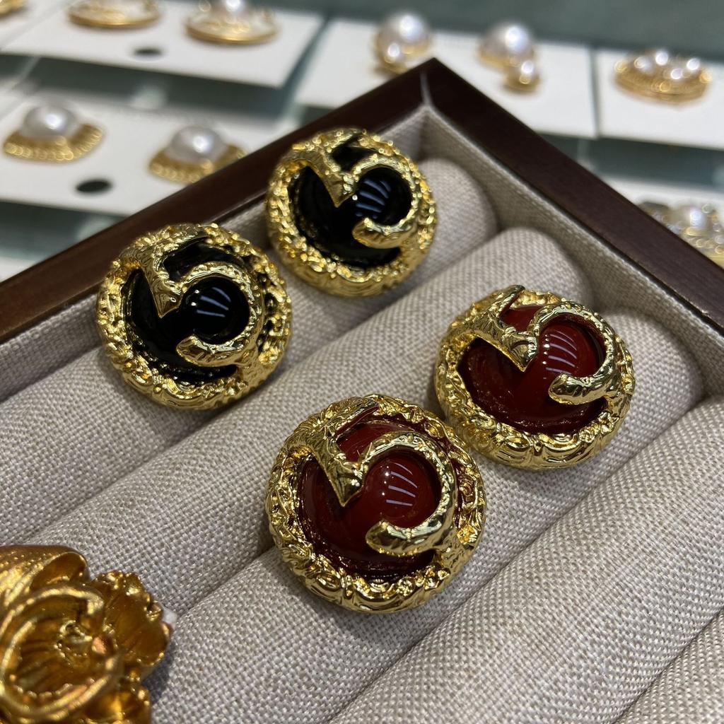 Xiaoxiangfeng 5-Character Round Heavy Stud Earrings Vintage French Copper Plated Real Gold Versatile S Premium Earrings