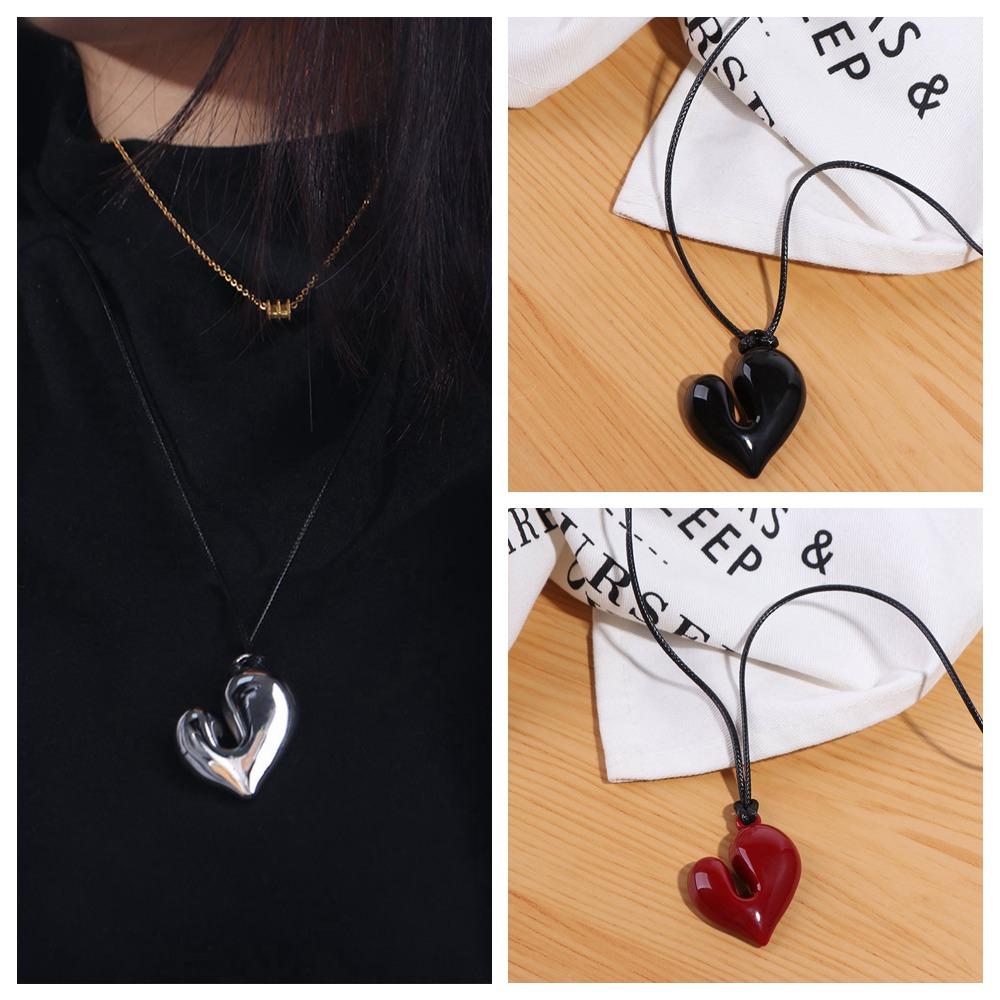Premium Feeling Sweater Chain Black Rope Collarbone Chain fashionable Love Necklace Women