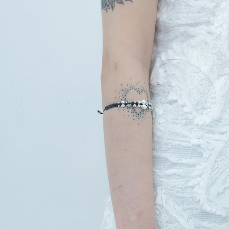 Dazzling Club MACRAME PEARL BRACELET (Gray)