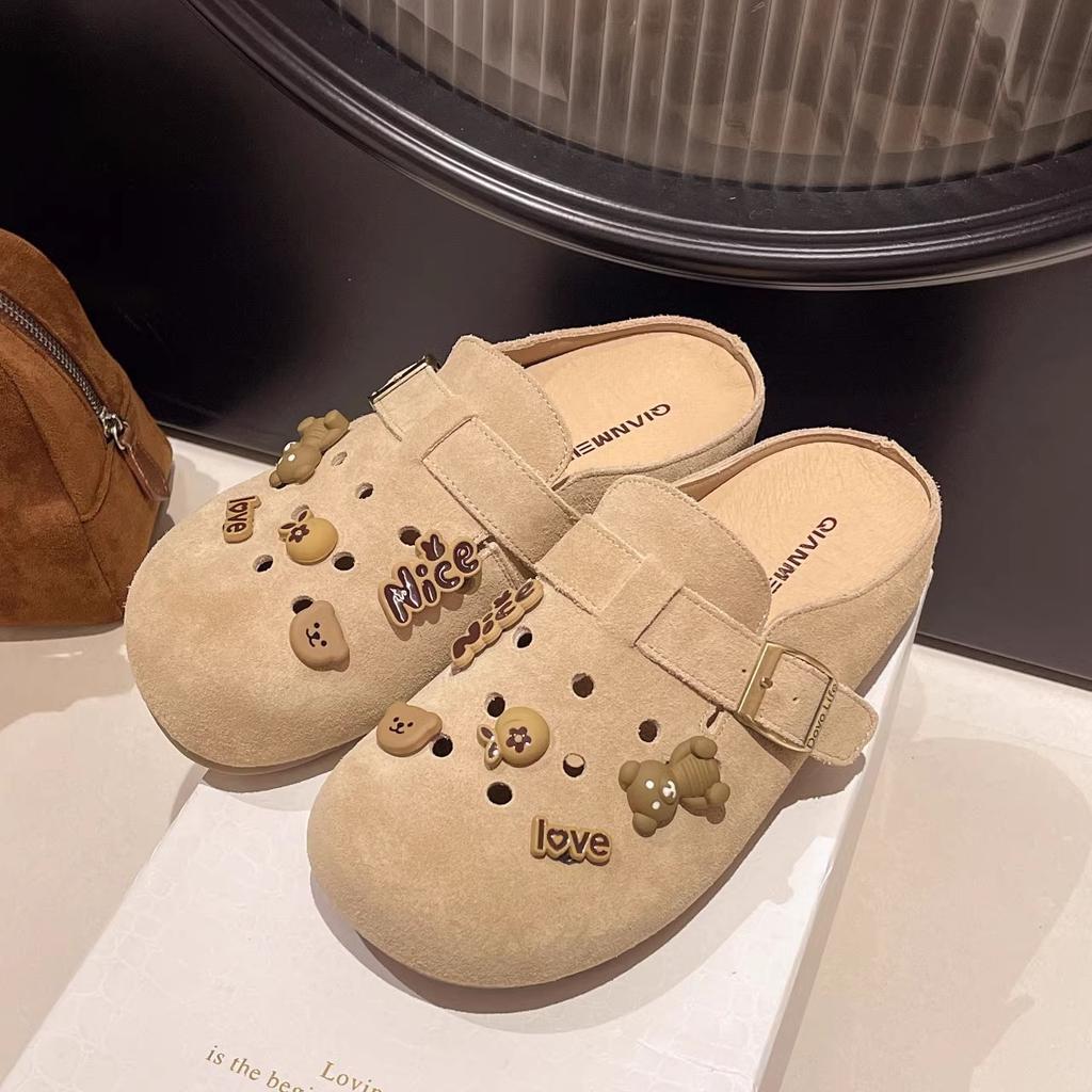 Ein neuer Stil von Retro-Schuhen mit Klappdeckel und dicken Sohlen, halb Klappdeckel und halb Pantoffel für Damen