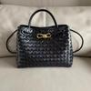 Borsa a tote intrecciata in pelle con fibbia in corda metallica, design di nicchia, portatile a spalla, borsa a cesto per verdura di grande capacità