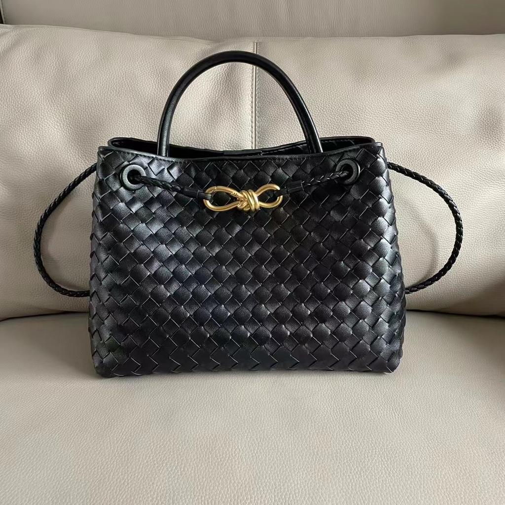 Borsa a tote intrecciata in pelle con fibbia in corda metallica, design di nicchia, portatile a spalla, borsa a cesto per verdura di grande capacità