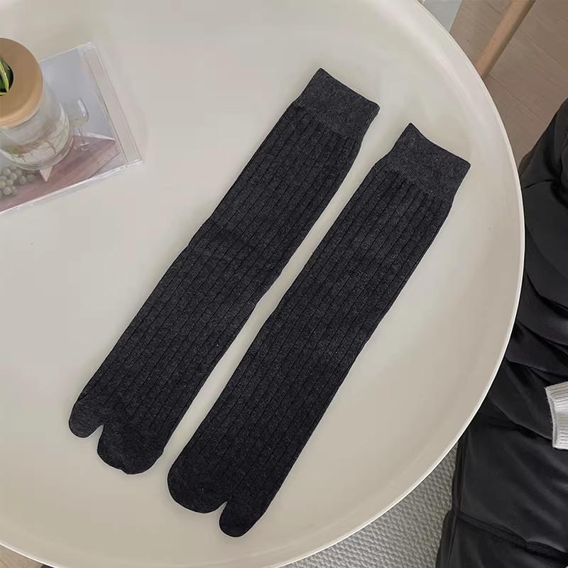 1/4pairs Japanese Fashion Two Toe Socks for Men Women Harajuku Sweaty Deodorant Fashion Two Finger Sock Toe Separation Socks