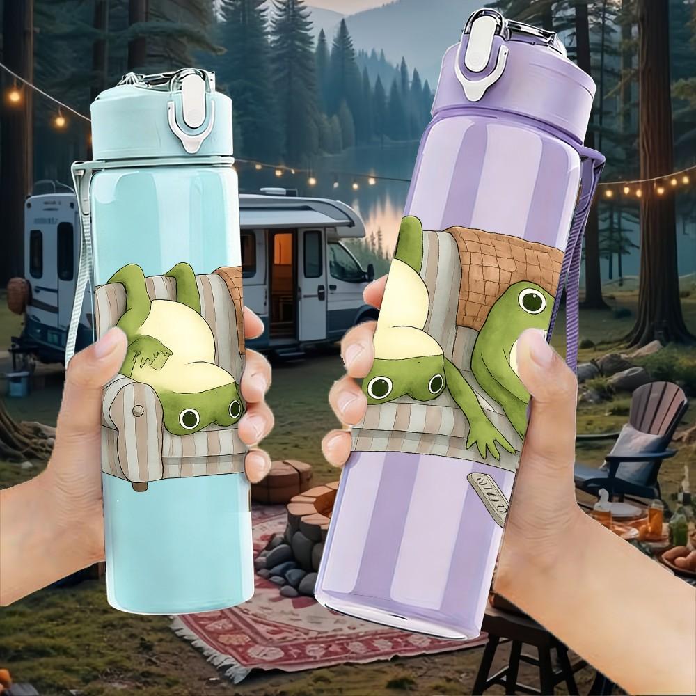 1PC Sofa Twin Relaxed Frogs 750ml Color Plastic Sports Water Bottle Leakproof Flip Straw Lid Suitable for Sports Office Home Use