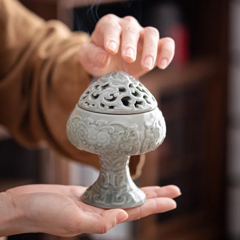 Sobă Celadon Sculptată cu Trei Picioare, Sobă Ceramică de Uz Casnic pentru Tămâie, Sobă de Interior pentru Tămâie de Lemn de Santal, Tămâie Creativă pentru Ceremonia Ceaiului
