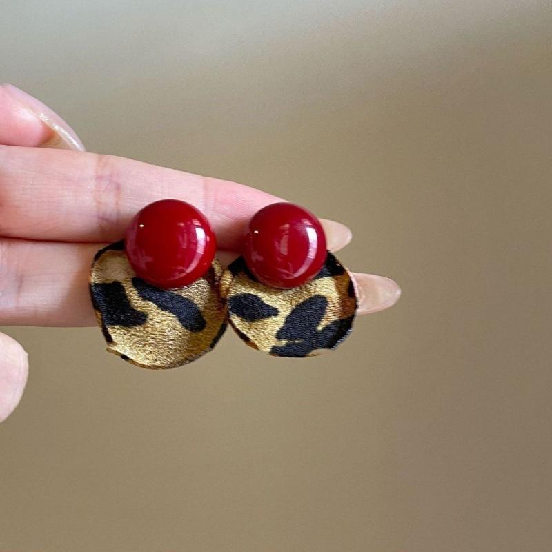 Elegant Retro Pearl & Leopard Print Color Block Earrings for Women - Unique, High-End Design