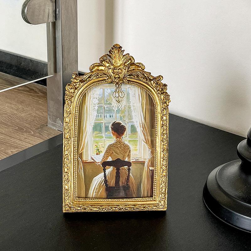 

Vintage Arch Shaped Photo Frame Gold Carved Embossed Resin Picture Frame Home Office Photo Display Tabletop Wall Hanging Decor Photo random