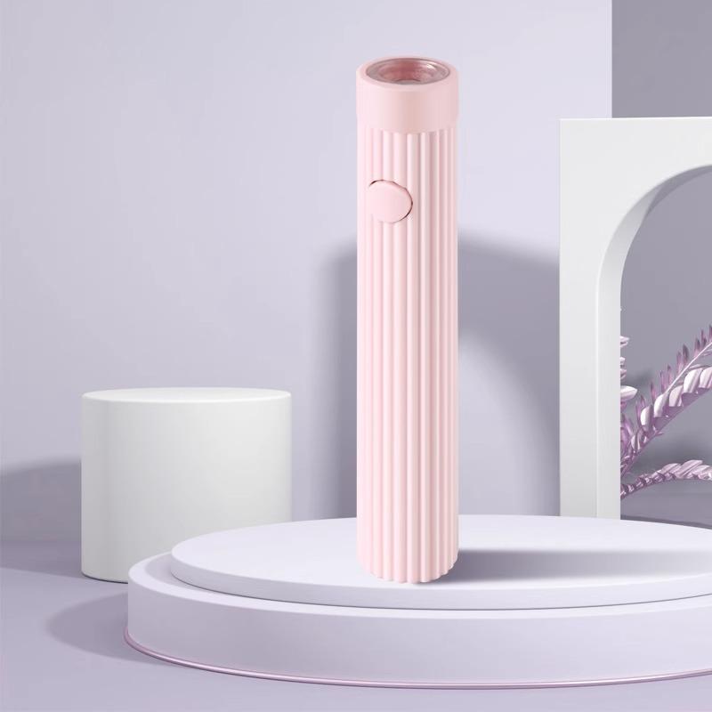 

Компактная перезаряжаемая мини-УФ-лампа для нейл-арта