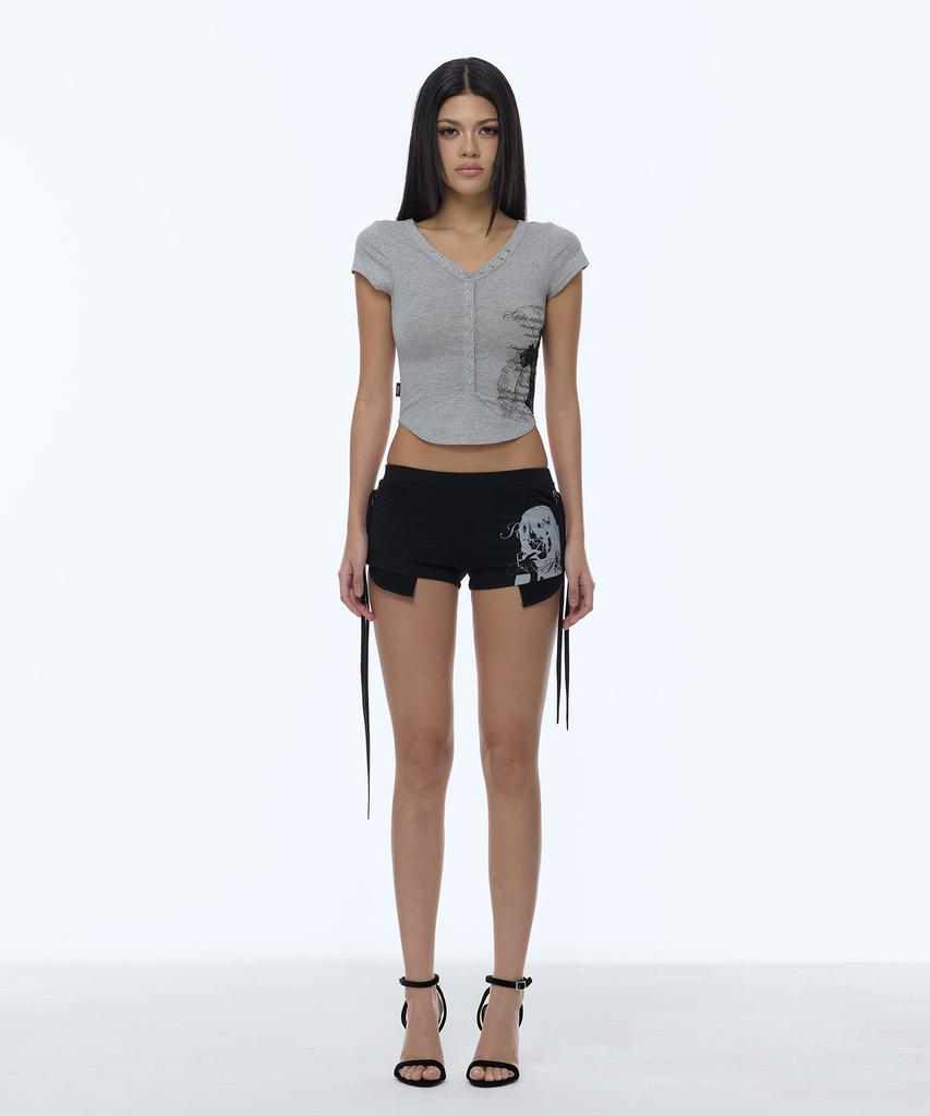 Gillaakaibeu Lace Cross Patched Button Crop T-Shirts_Grey
