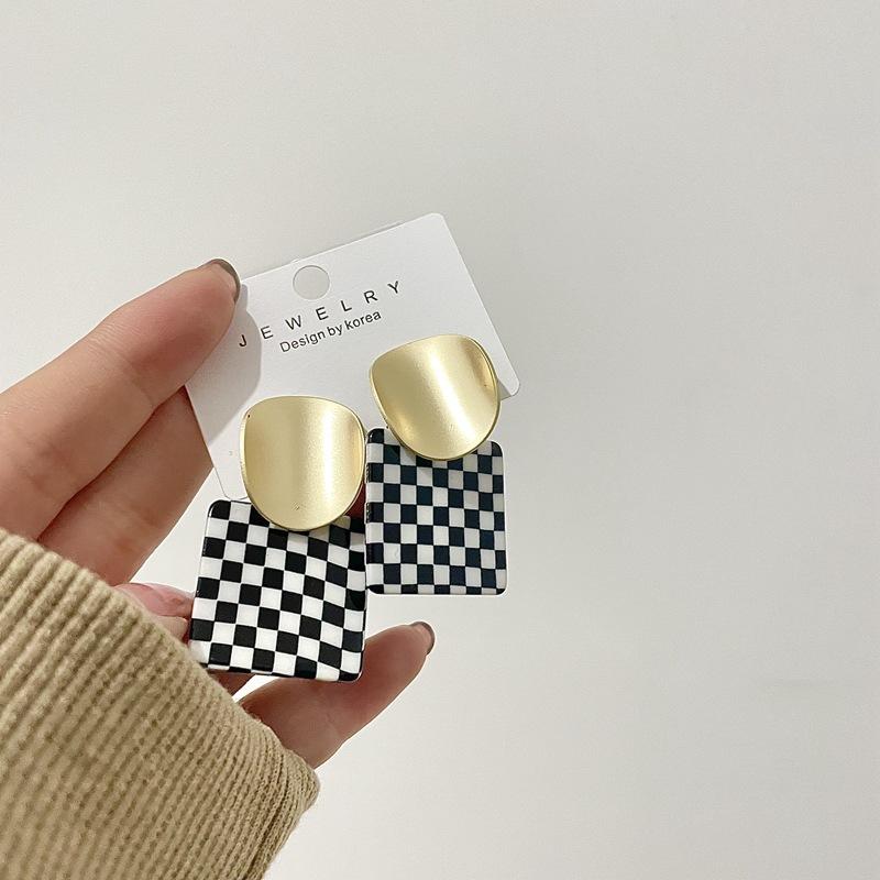 

New 111 silver needle personalized design plaid earrings women s, European and American exaggerated geometric square earrings temperament earrings 925 silver needle