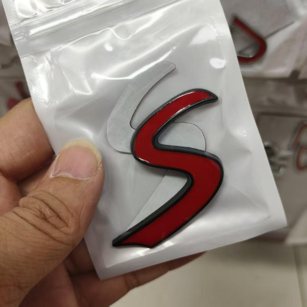 SD Red and Black Three-dimensional Car Logo, Car Trunk Tailgate Letter Labeling, Body Personalized Modification Decorative Label