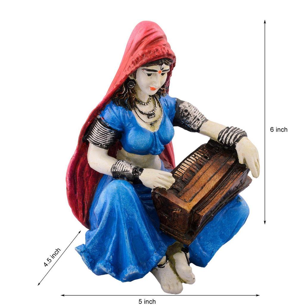 Rajasthanische Dame spielt Harmonium Schauobjekt Polyresin Statue (12,5 cm x 10 cm x 15 cm, Blau und Rot)