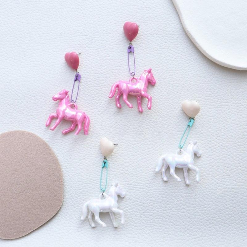 Charm Horse Heart Earrings Long Dangle Earrings Resin Texture Sweet Style Earrings for a Distinctive Fashion Statement